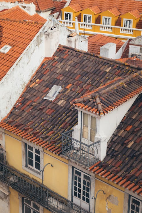 垂直拍摄, 城市街道, 屋頂 的 免费素材图片