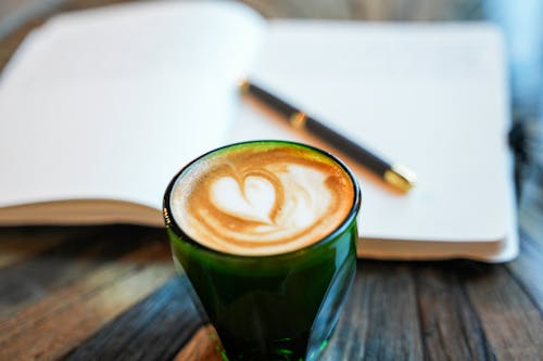 Immagine gratuita di caffè, journaling, rivista