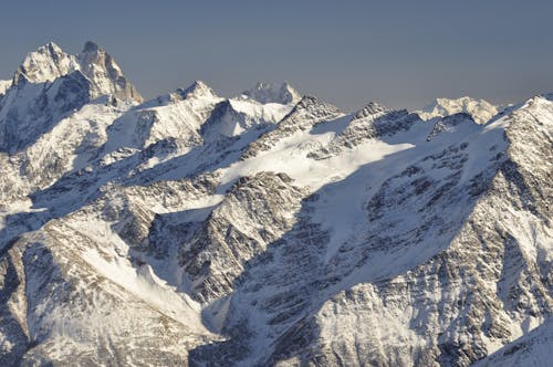 Бесплатное стоковое фото с caucasus mountains, белый, вершины гор