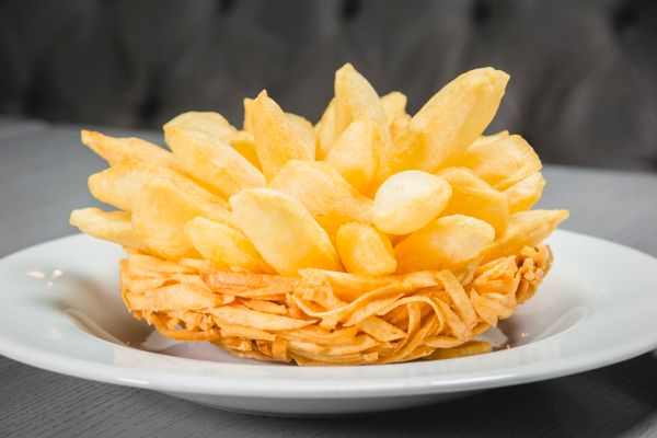 Basket of crisp shoestring fries, photo by Luis Felipe Perez on Pexels