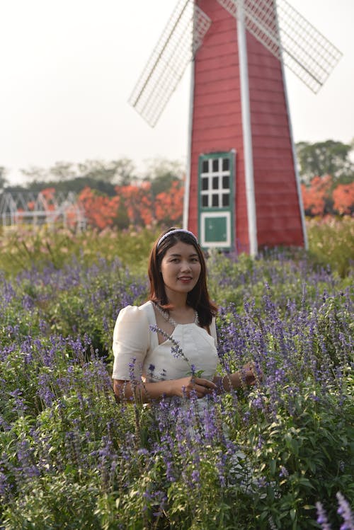Gratis stockfoto met Aziatische vrouw, bloem, bloemen