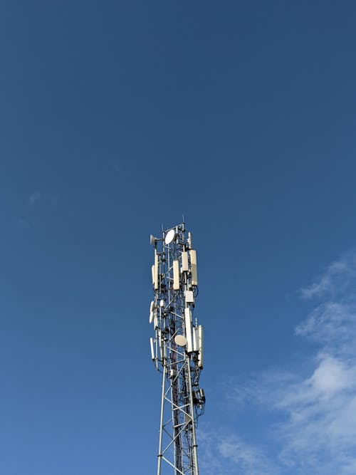 Gratis lagerfoto af blå himmel, forbindelse, industri