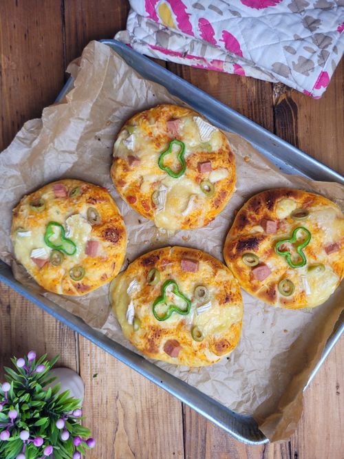 Flatbread fresh from the oven — photo by Laurin Diaz on Pexels