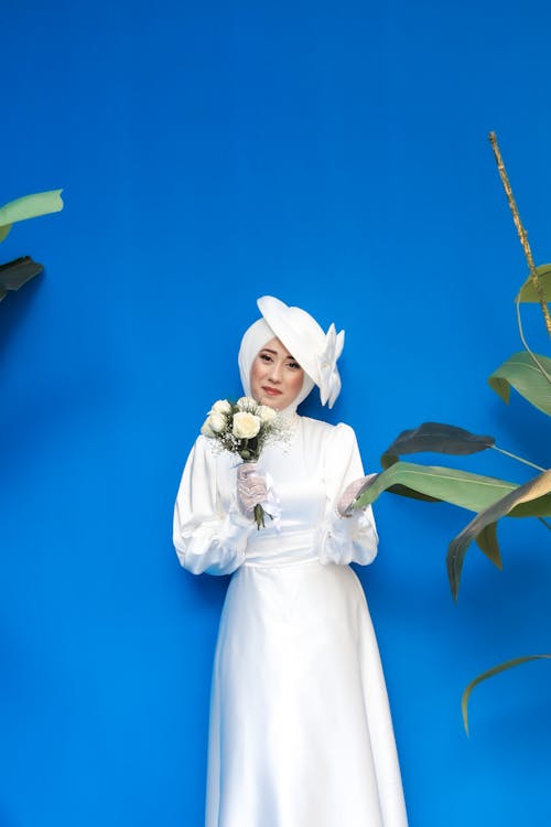 Free Bride in Wedding Dress and Hat Stock Photo