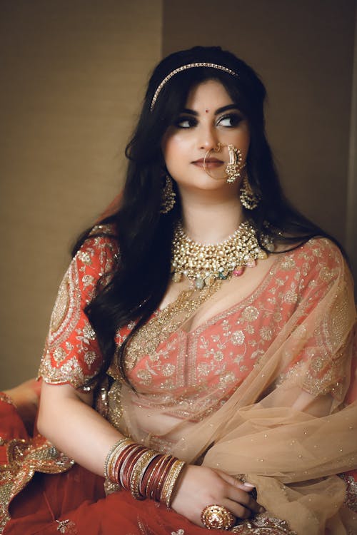 Gratis stockfoto met bruid, bruin haar, Indische jurk