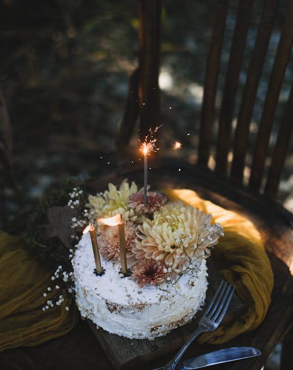 Gratis stockfoto met bloemen, cake, feest