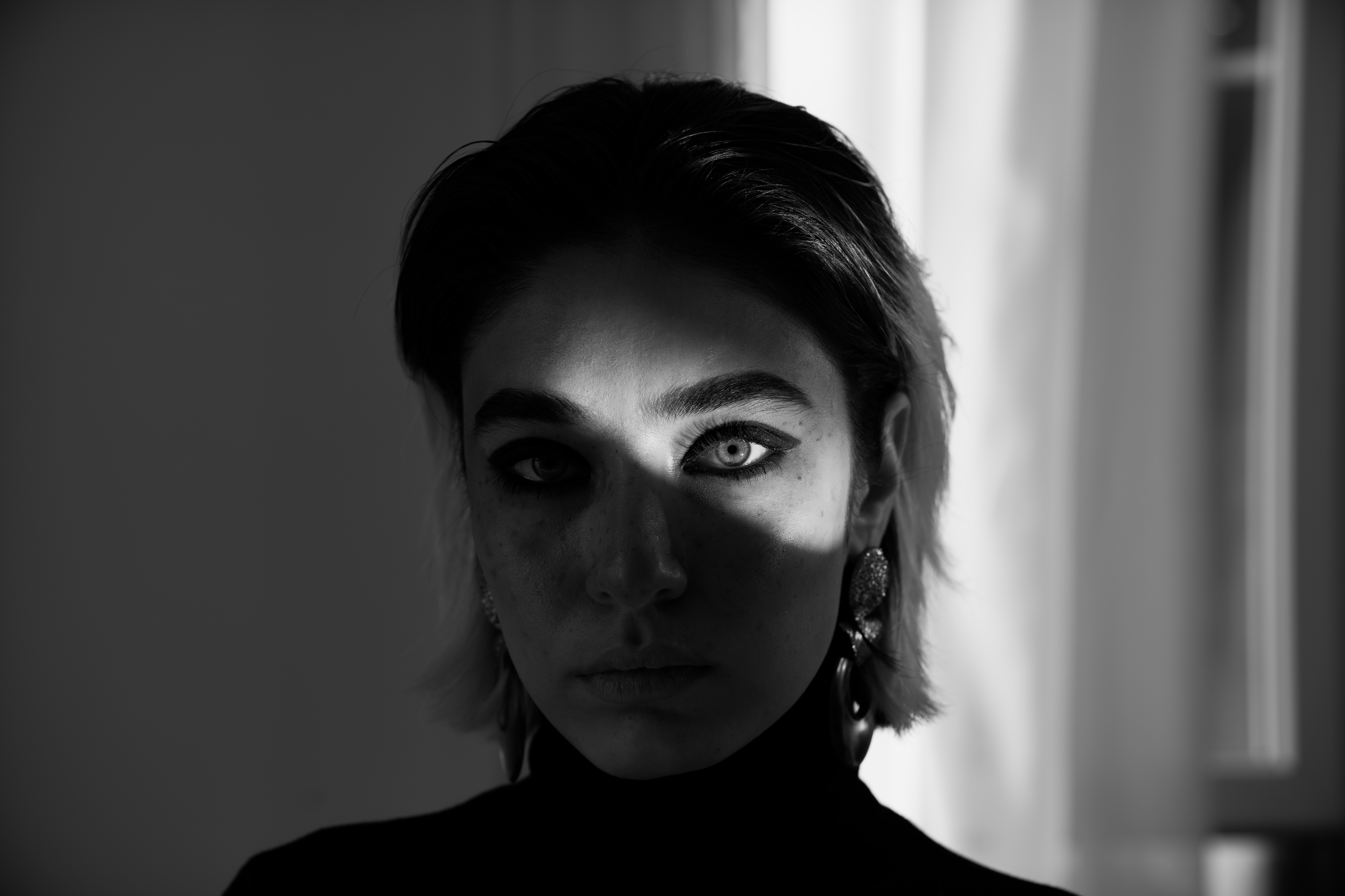 Portrait of a lady in the darkness · Free Stock Photo