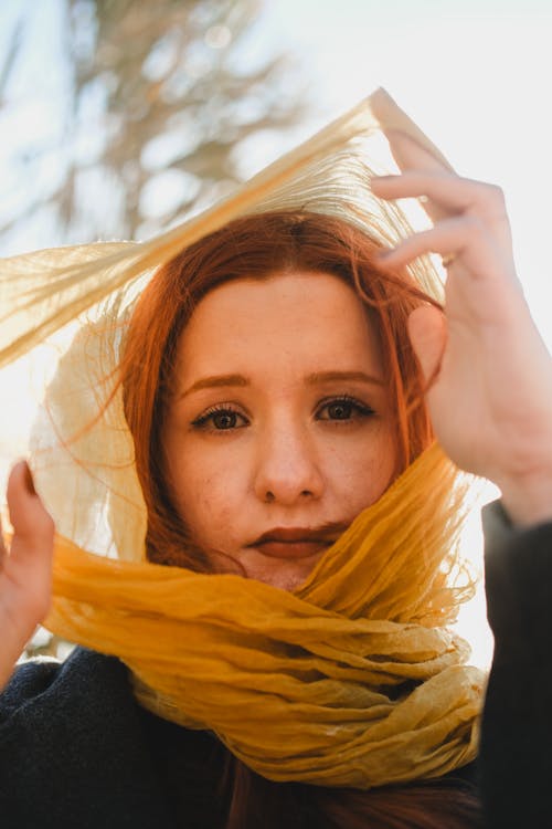 Gratis stockfoto met aantrekkelijk mooi, gele hoofddoek, ginger