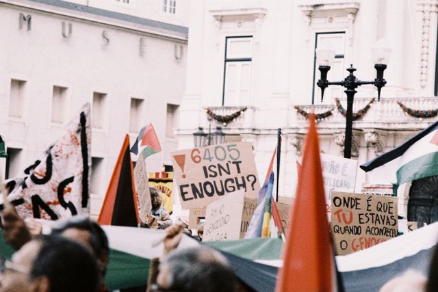 Portugal : 200 manifestants dorment à Lisbonne pour le droit au logement
