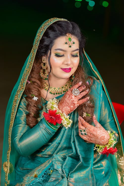 Bride in Gree, Traditional Clothing