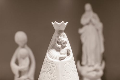 White Pawn of Queen with Baby