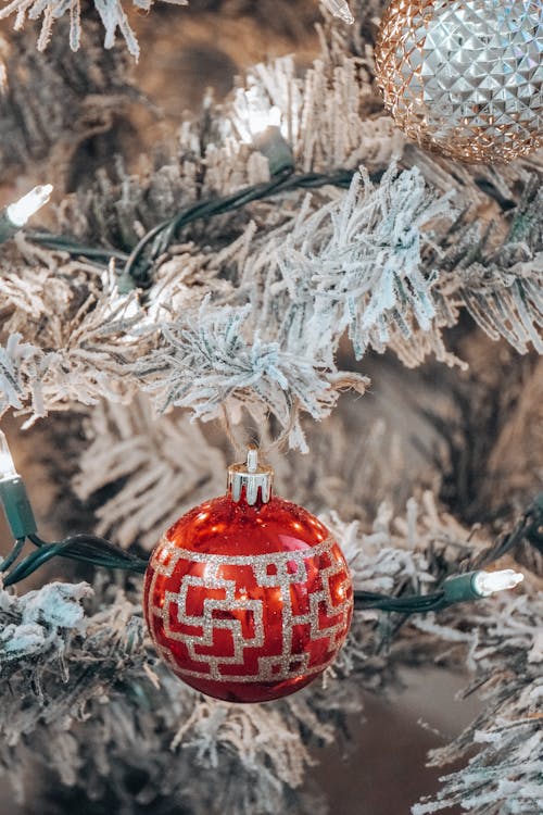 Fotos de stock gratuitas de árbol de Navidad, Bola navideña, colgando