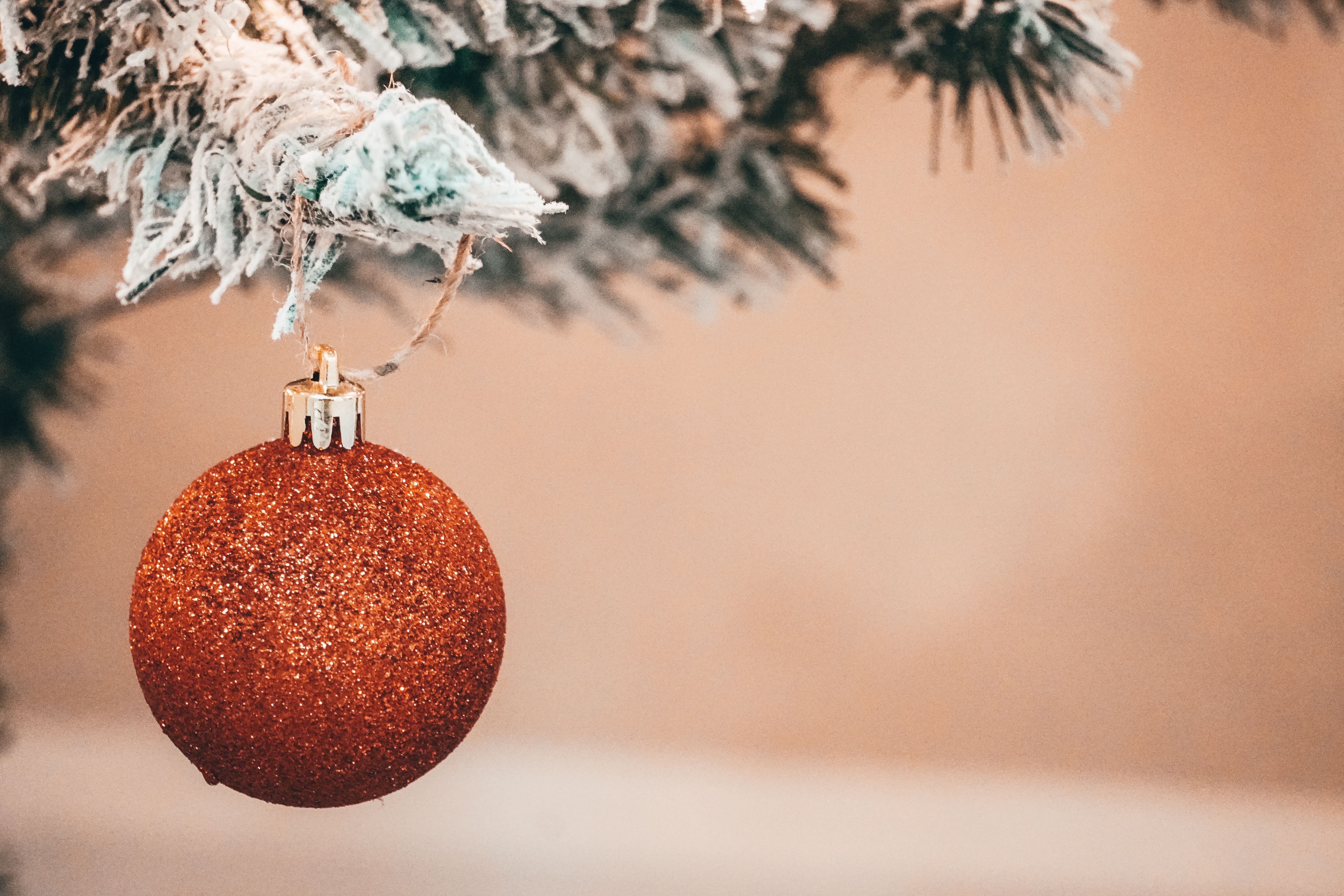 These Christmas Songs Most Likely to Tank Productivity at Work, Study Finds — Photo by Koushalya  Karthikeyan on Pexels