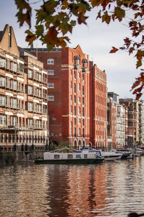 Free Boats Moored on the Canal in Bristol Stock Photo