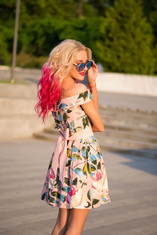 Free Fashionable young woman with sunglasses and pink hair outdoors. Stock Photo