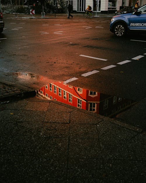 Základová fotografie zdarma na téma auto, budova, červená budova