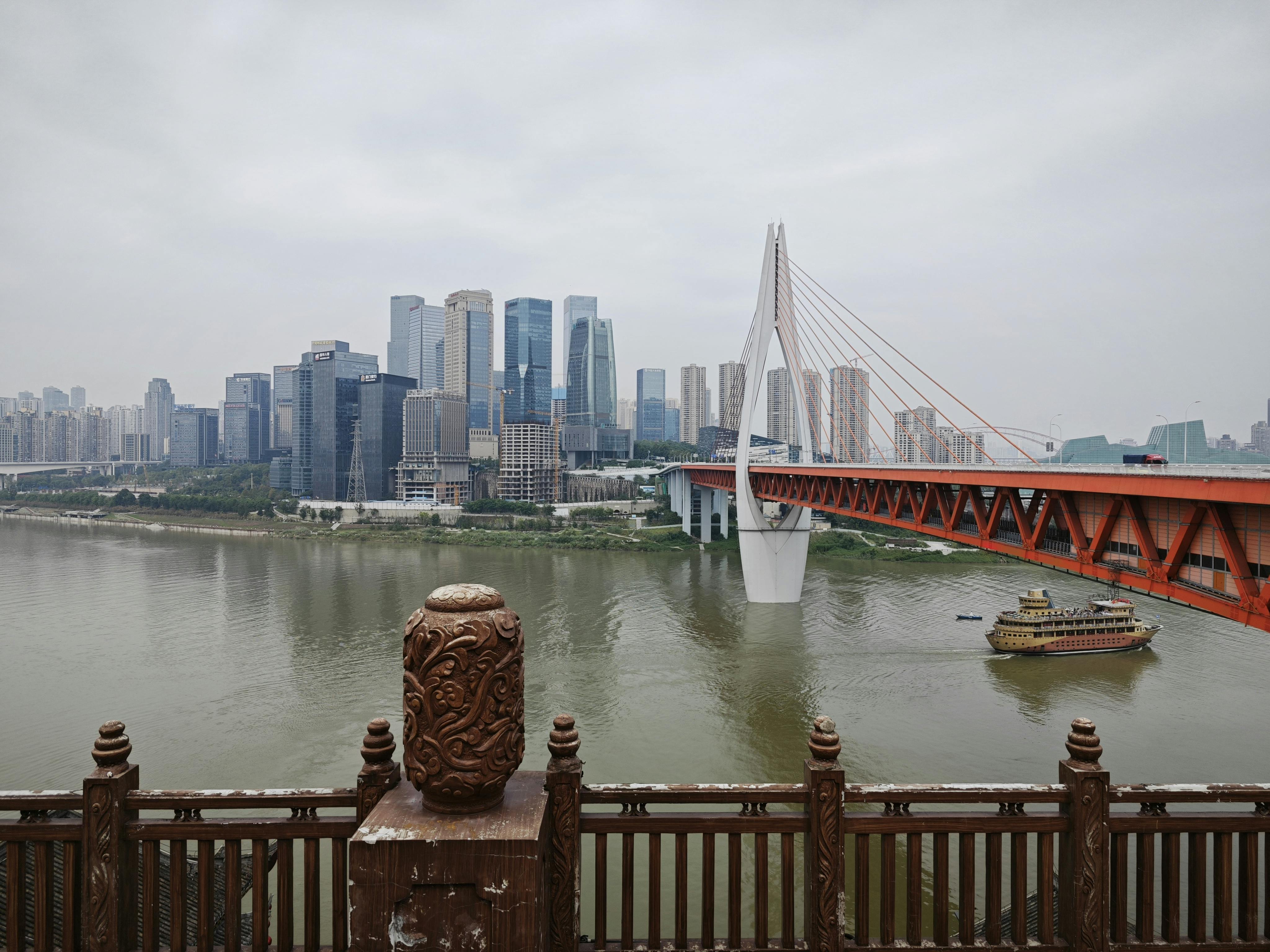Bridge collapses in Xiaogan, China — car swept away into river