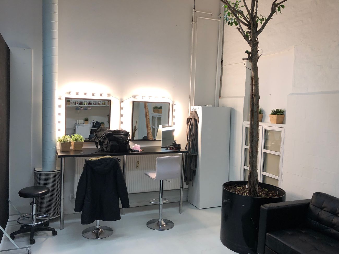 Miroirs lumineux pour espace maquillage HMC de tournage &agrave; Paris