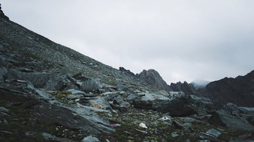 Foto d'estoc gratuïta de boira, escalar, muntanyes