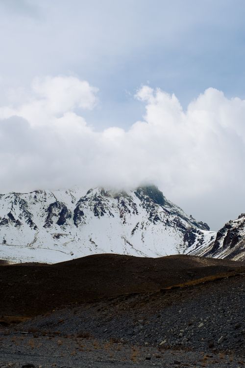 Free Majestic snow-covered Mount Erciyes under cloudy skies in Kayseri, Türkiye. Stock Photo