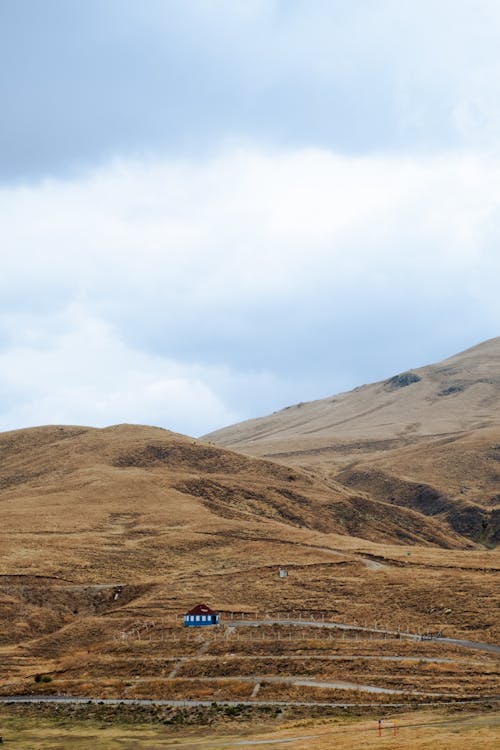 Бесплатное стоковое фото с вертикальный выстрел, горы, долина