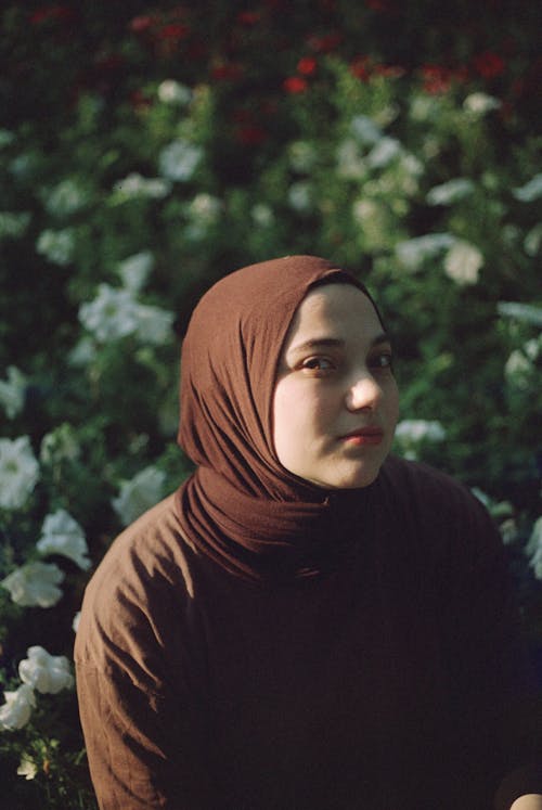 Kostenloses Stock Foto zu frau, hijab, modefotografie