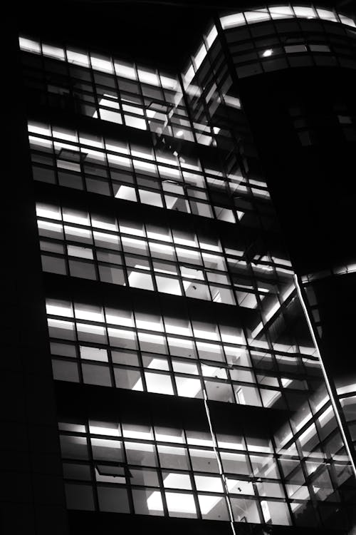 Kostenloses Stock Foto zu beleuchtet, fenster, gebäude