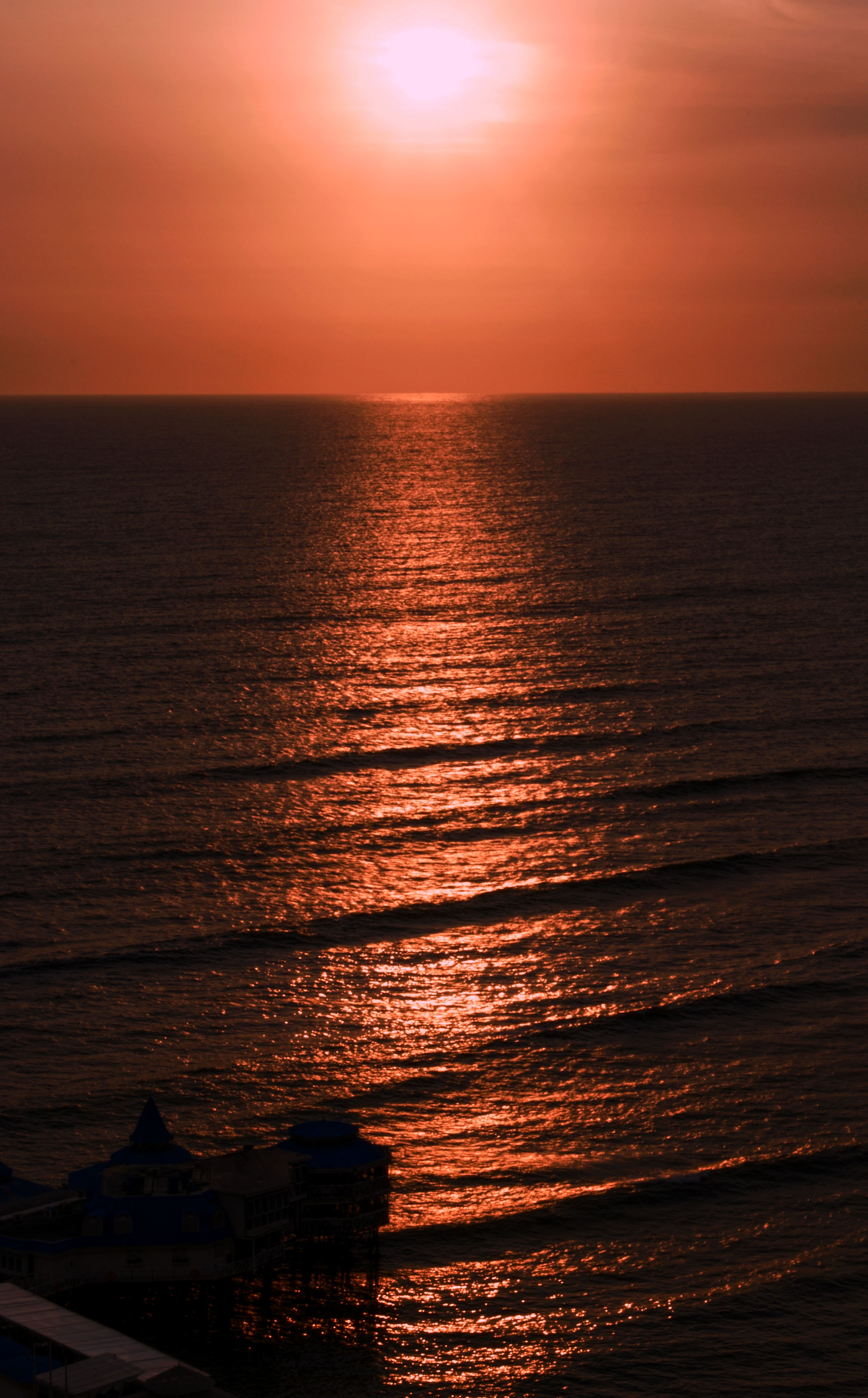 Aerial View of Bright Sunset Light Reflecting in the Sea · Free Stock Photo