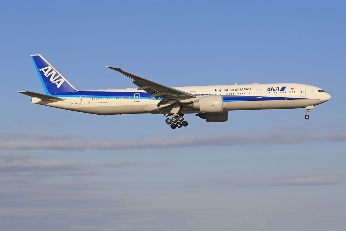 American Airlines Faces Turbulence: Price Targets Slashed Amid Fuel Cost Concerns