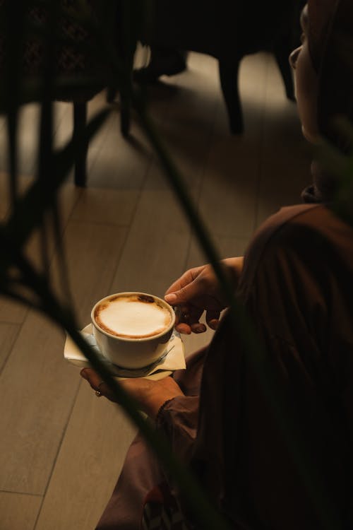 Fotos de stock gratuitas de cafeína, capuchino, manos