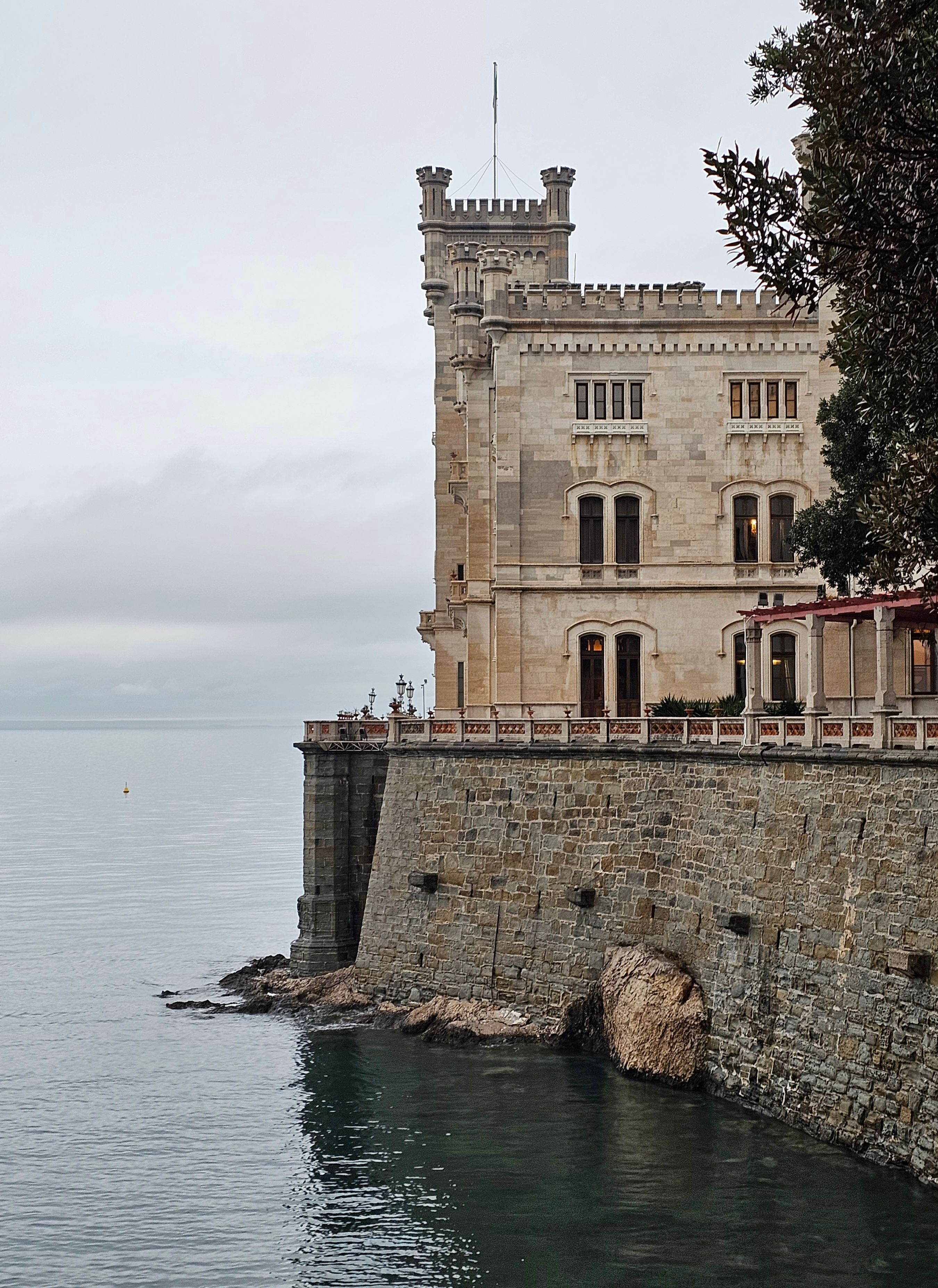 Foto profissional gratuita de castelo miramare, golfo de trieste ...