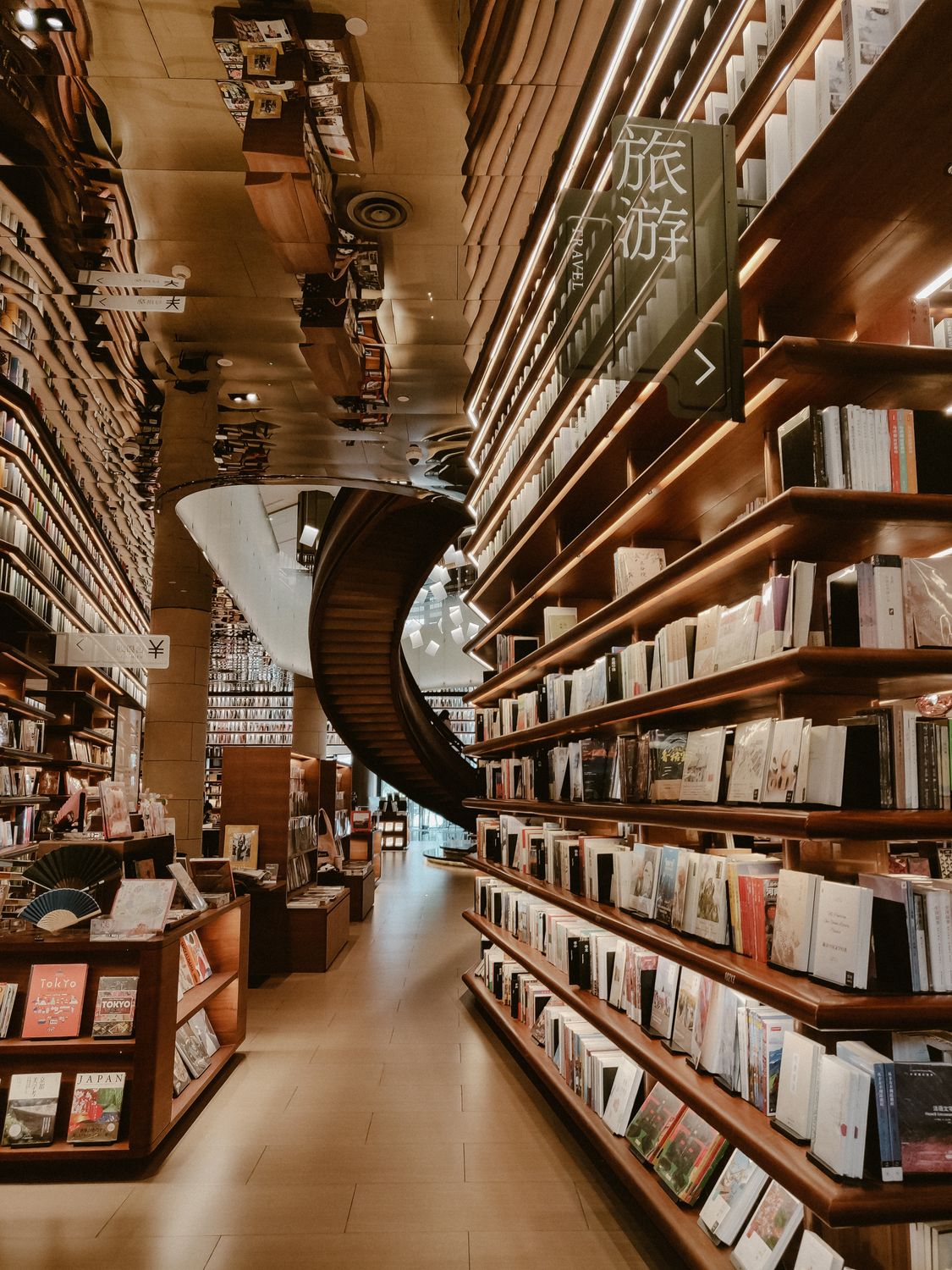 Foto de stock gratuita sobre académico, amante de libros, arquitectura ...