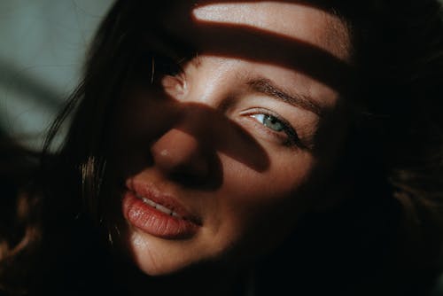 光與影, 嘴唇, 女人 的 免费素材图片