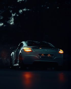 Malerische Automobil-Aufnahme mit Nacht & Straße
