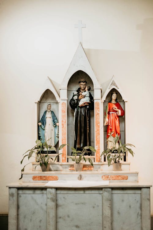 Marble Altar with Sculpture of Saints