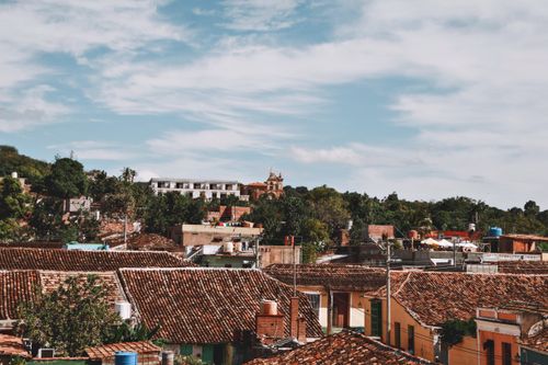 Free Explore the picturesque rooftops of Cusco, featuring traditional clay tiles and vibrant urban scenery. Stock Photo