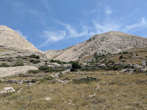 Foto profissional grátis de caminhadas na montanha, cênico, céu
