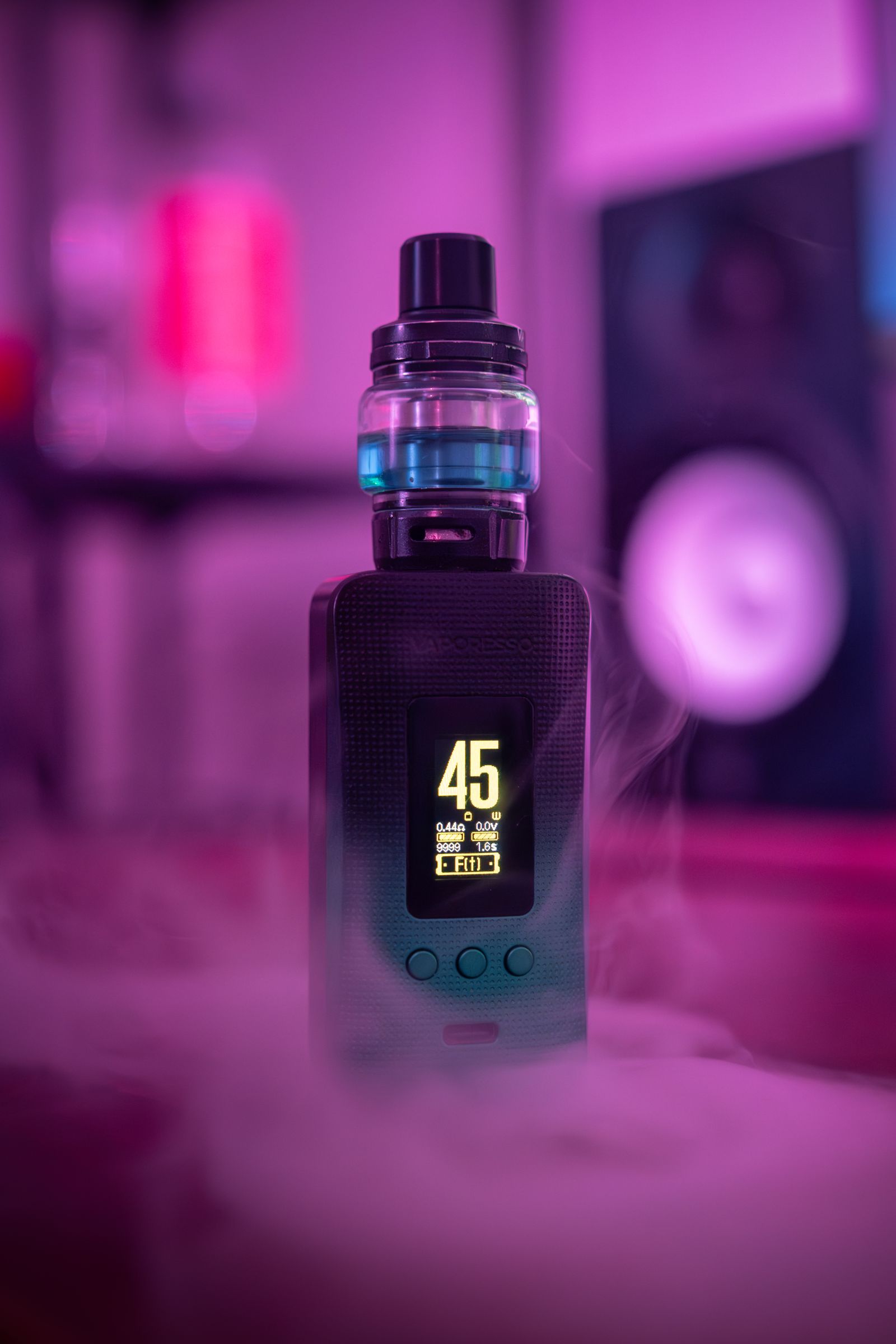 Elektronisk vape med digital skärm som illustrerar ett angivet puffantal