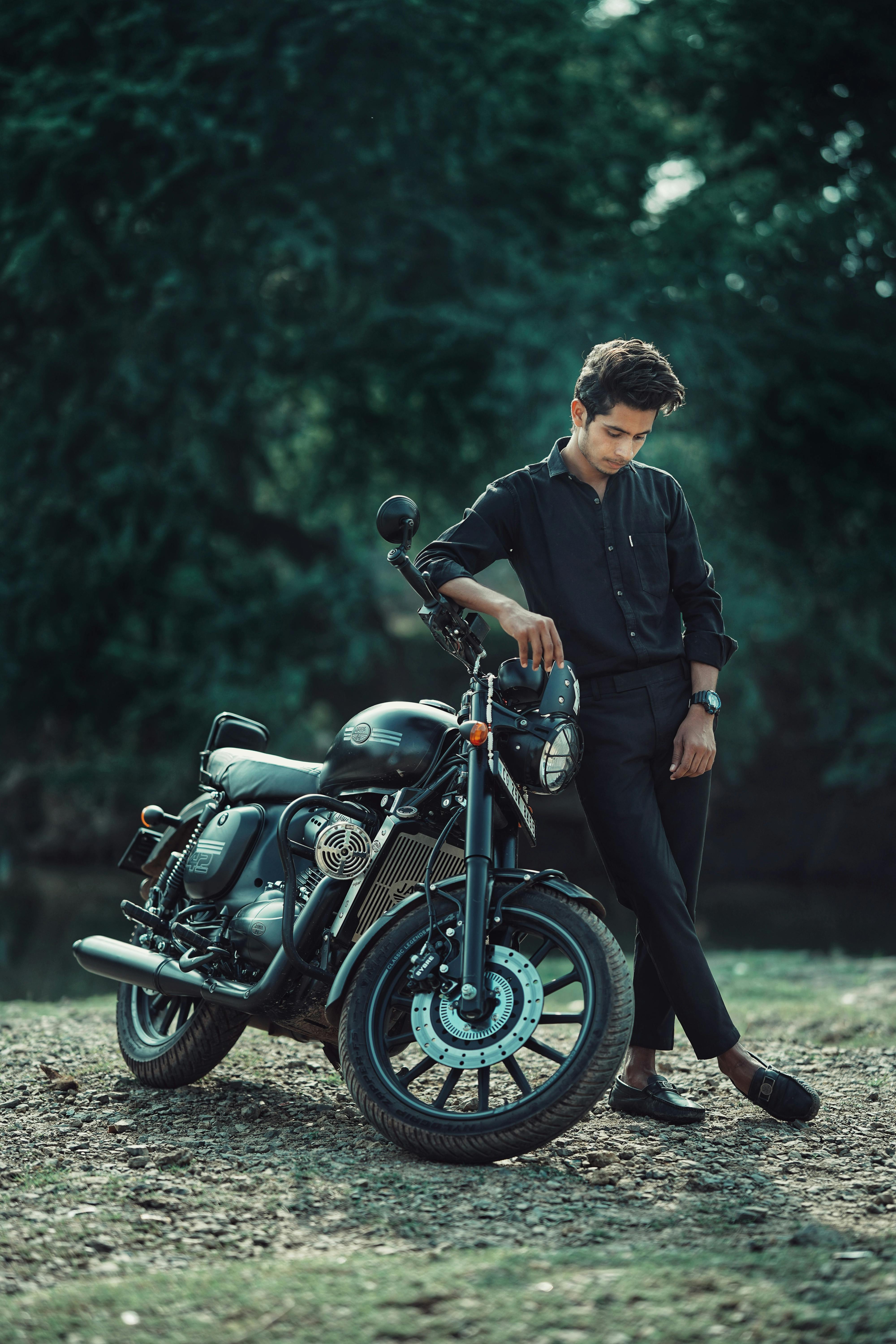 Royal Enfield Photoshoot Poses For Boys l Photoshoot With Bullet Bikes/  StyleBike Pose#ROYALENFIELD - YouTube