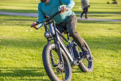 Foto d'estoc gratuïta de anant amb bici, ciutat, conduint