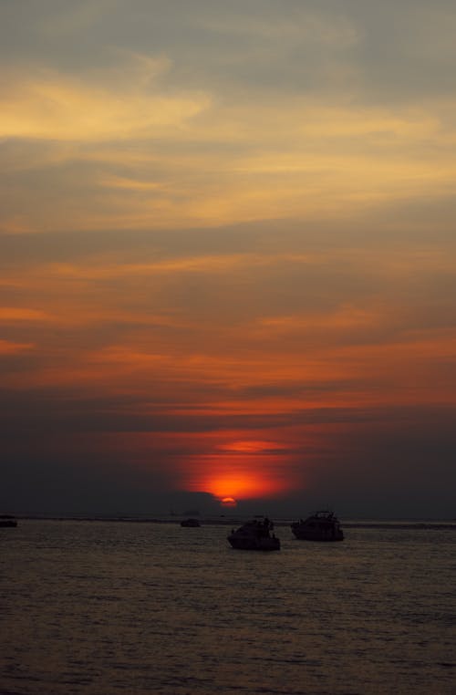 Foto stok gratis berperahu, laut, matahari terbenam