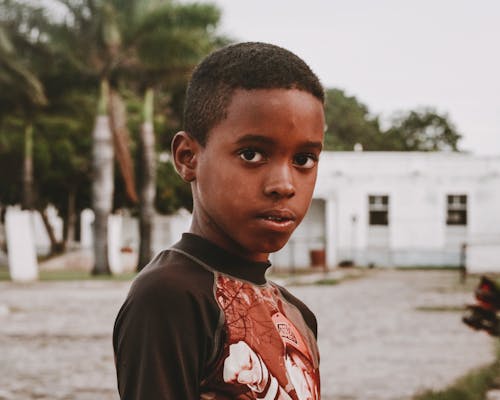 Δωρεάν στοκ φωτογραφιών με αγόρι, δρόμος, δρόμους της πόλης