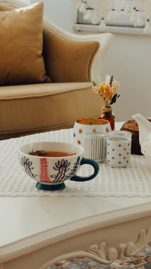 Darmowe zdjęcie z galerii z herbata, kubek herbaty, pionowy strzał
