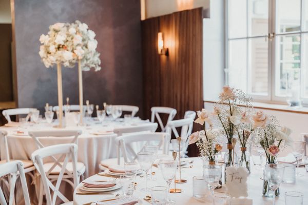Elegant wedding table decoration