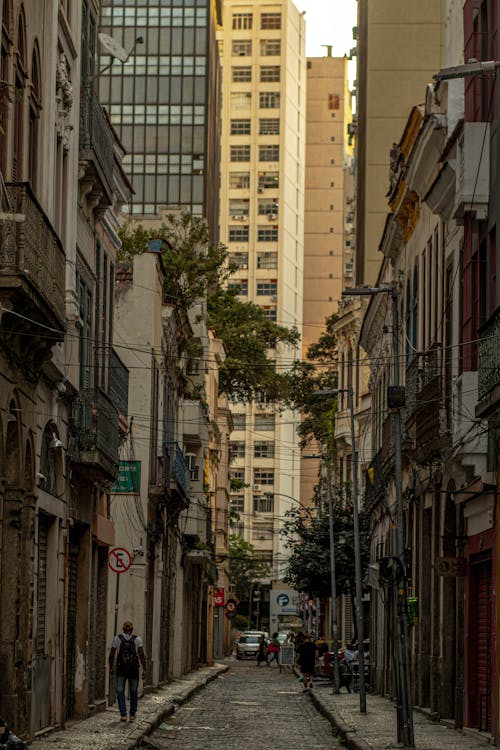 An Alley in a City 