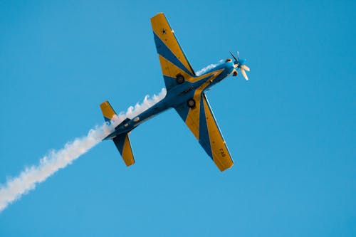 Fotobanka s bezplatnými fotkami na tému dym, lietadlo, lietať