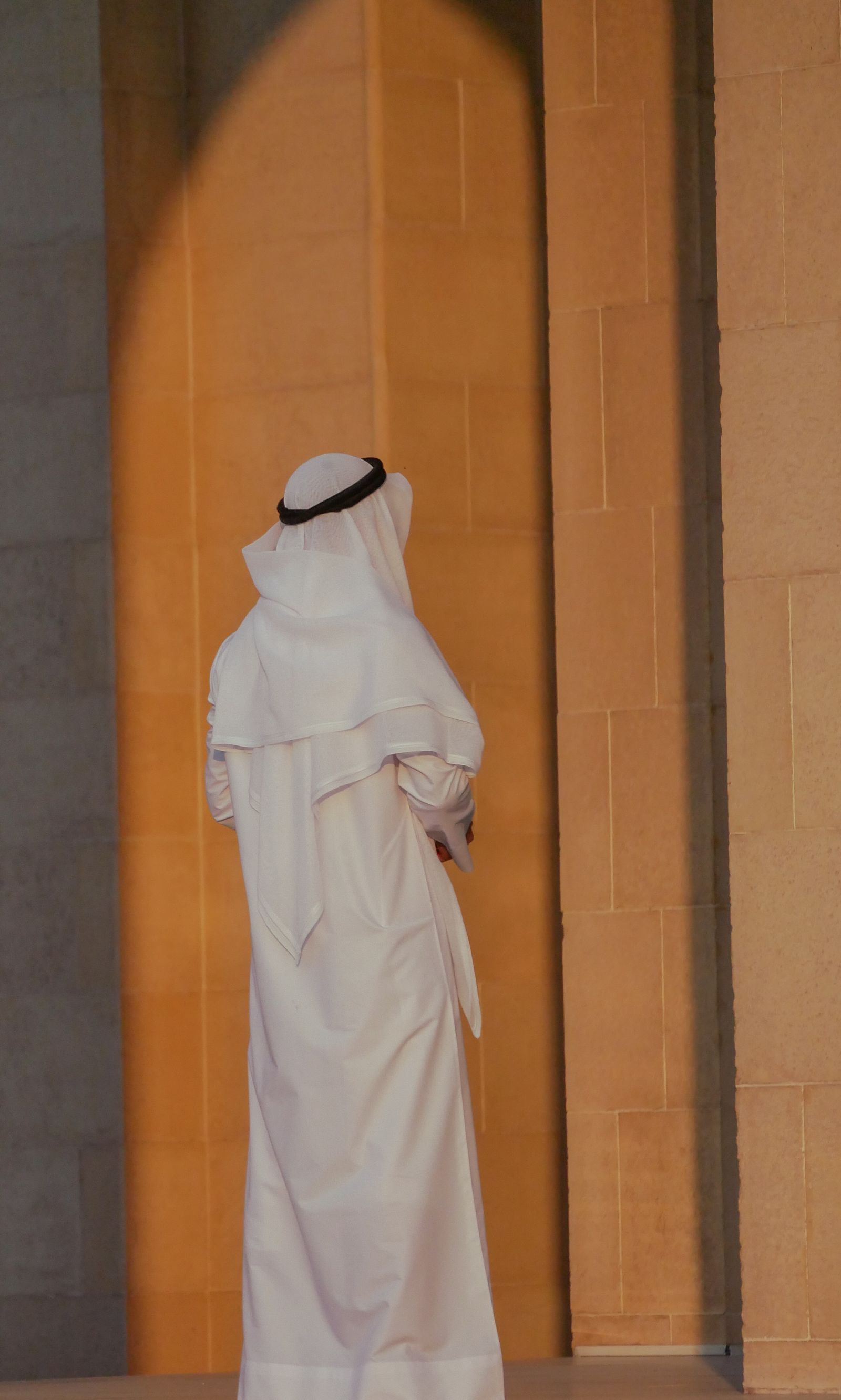 Man in traditional Gulf clothing