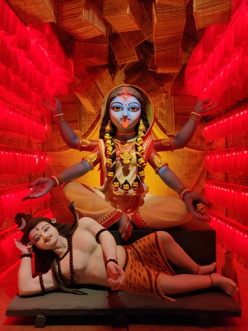 Free Vibrant statue of Hindu deity in Kolkata temple, showcasing traditional culture and artistry. Stock Photo