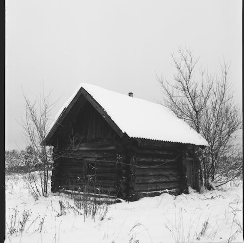 Darmowe zdjęcie z galerii z chata, czarno-biały, dom