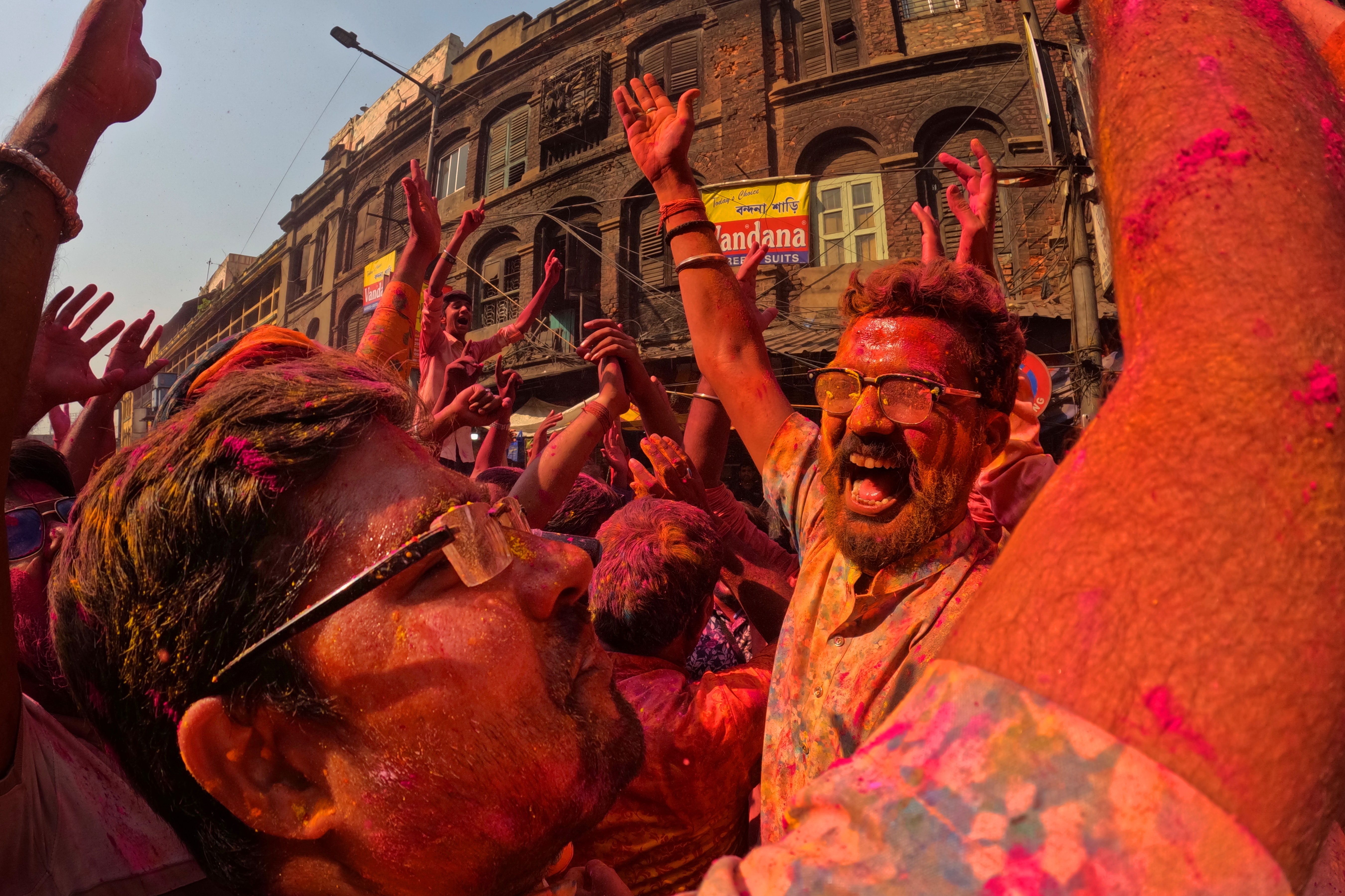 हैदराबाद का पुराना शहर मध्य पूर्व संघर्ष विराम पर मना रहा जश्न, अमन की दुआएं
